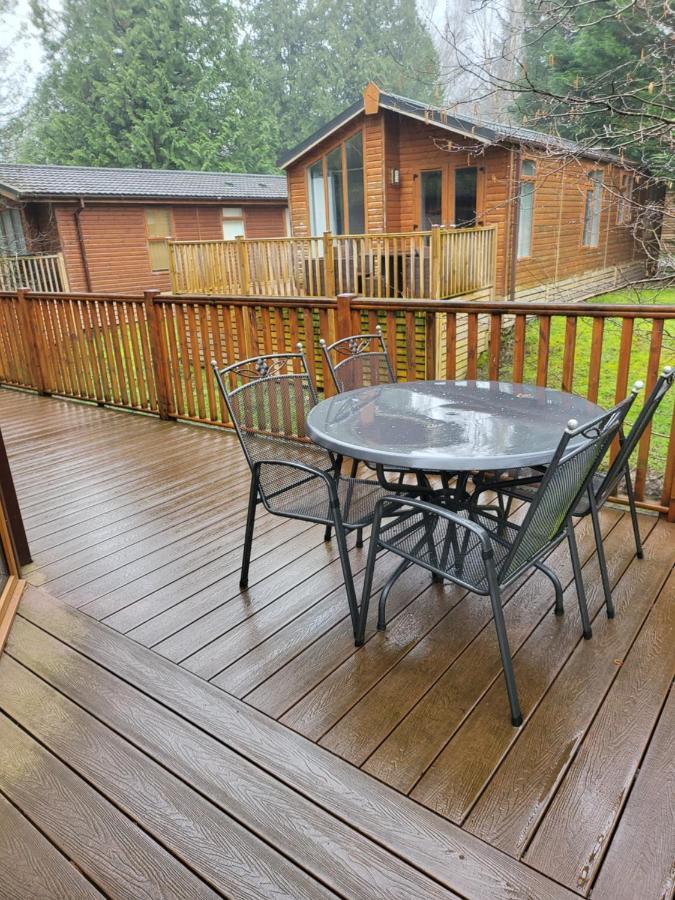 Cheerful 3 Bedroom Lodge At White Cross Bay Windermere Exterior photo