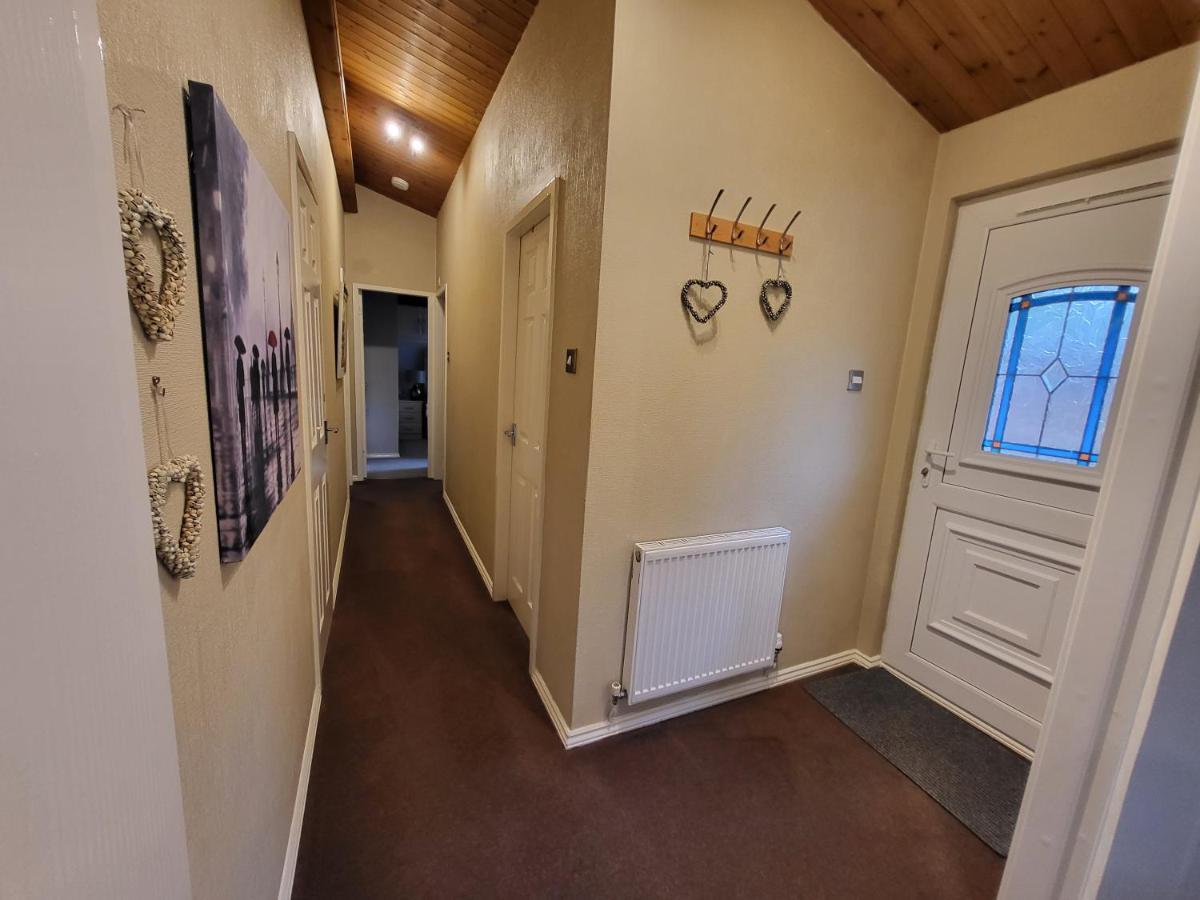 Cheerful 3 Bedroom Lodge At White Cross Bay Windermere Exterior photo