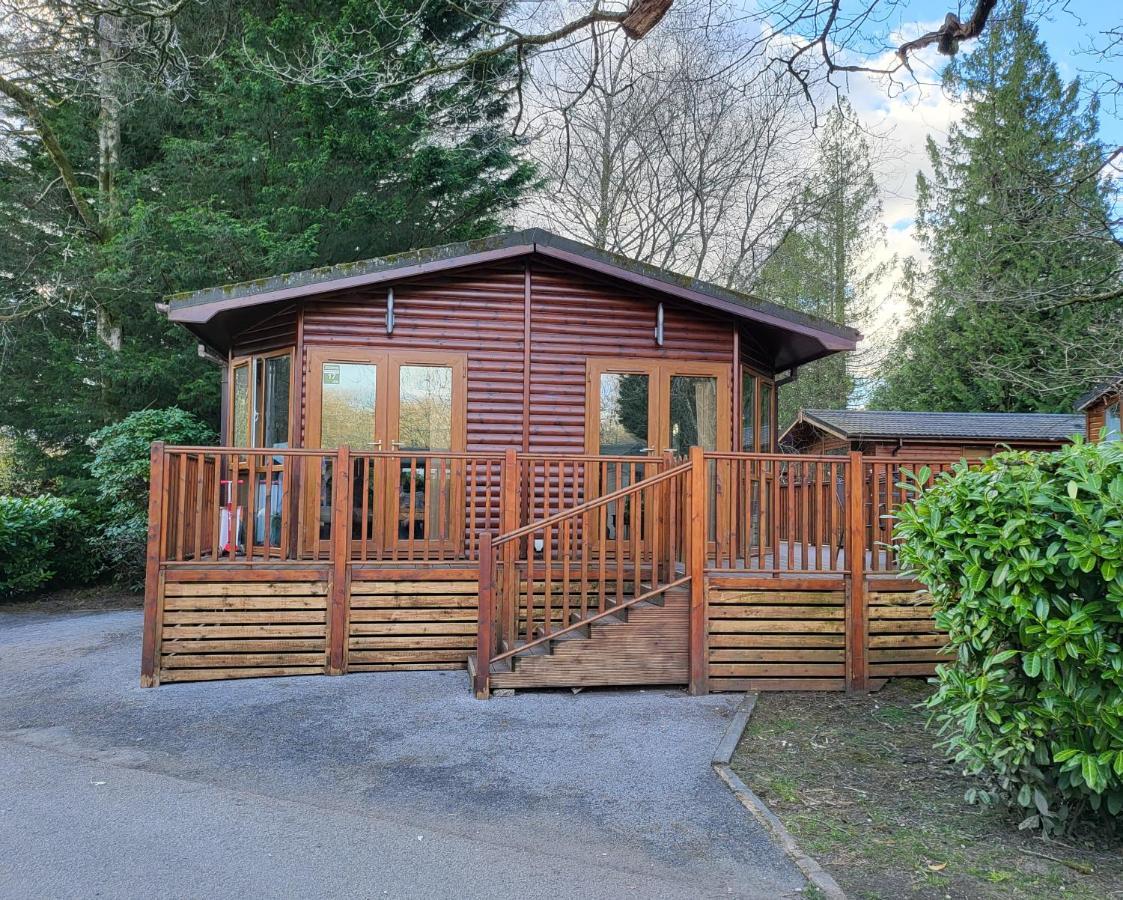 Cheerful 3 Bedroom Lodge At White Cross Bay Windermere Exterior photo