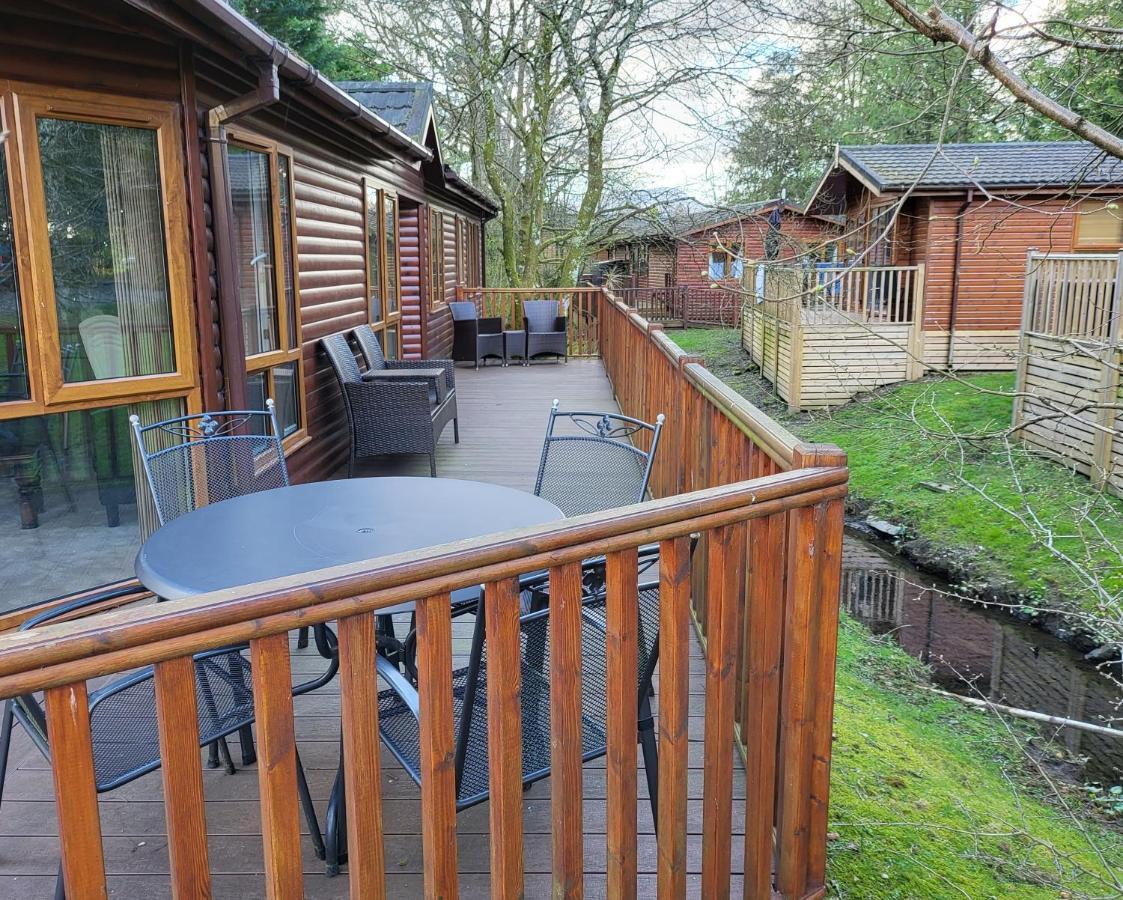 Cheerful 3 Bedroom Lodge At White Cross Bay Windermere Exterior photo