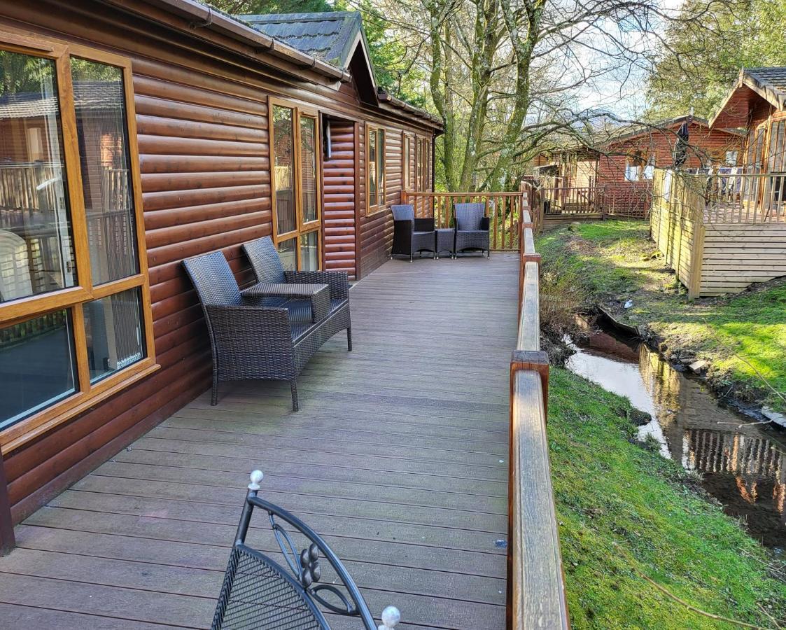 Cheerful 3 Bedroom Lodge At White Cross Bay Windermere Exterior photo