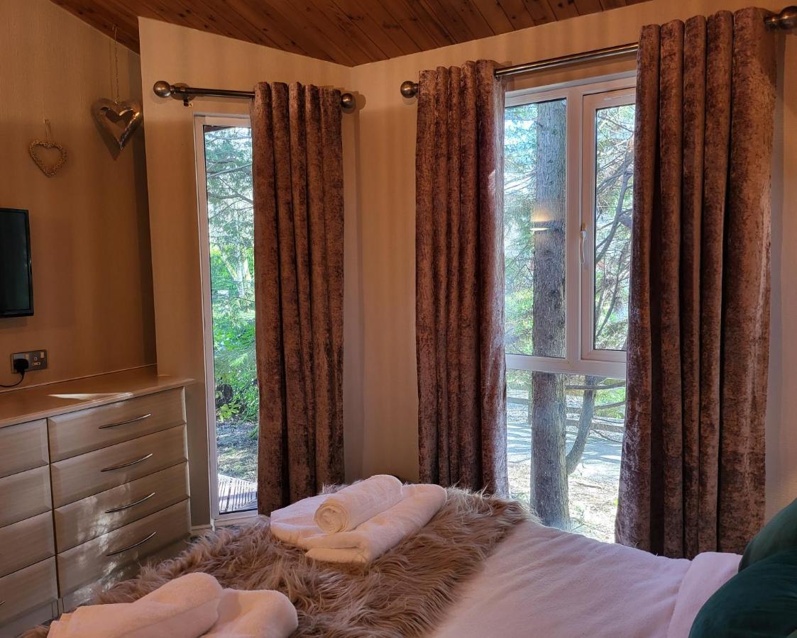 Cheerful 3 Bedroom Lodge At White Cross Bay Windermere Exterior photo