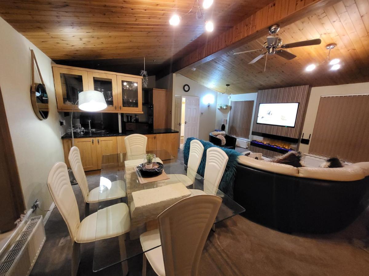 Cheerful 3 Bedroom Lodge At White Cross Bay Windermere Exterior photo