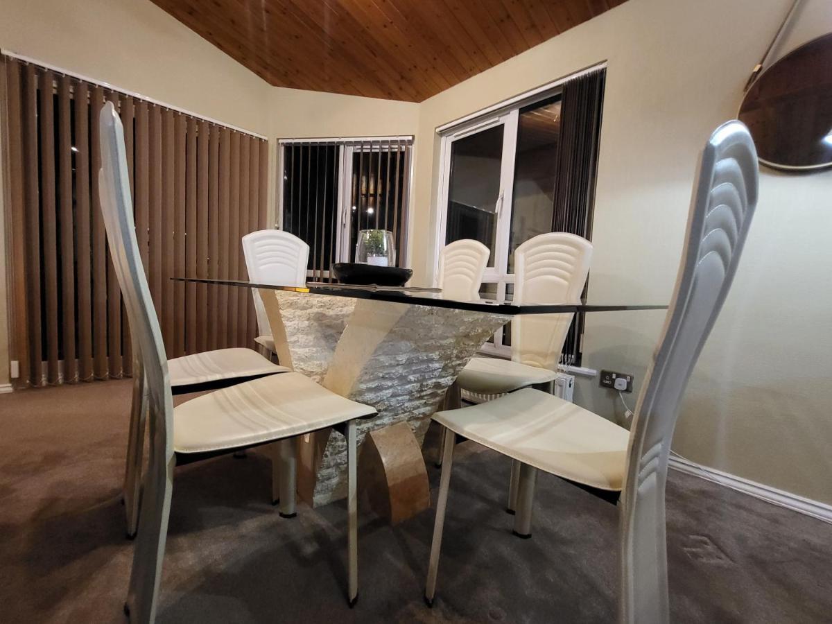 Cheerful 3 Bedroom Lodge At White Cross Bay Windermere Exterior photo