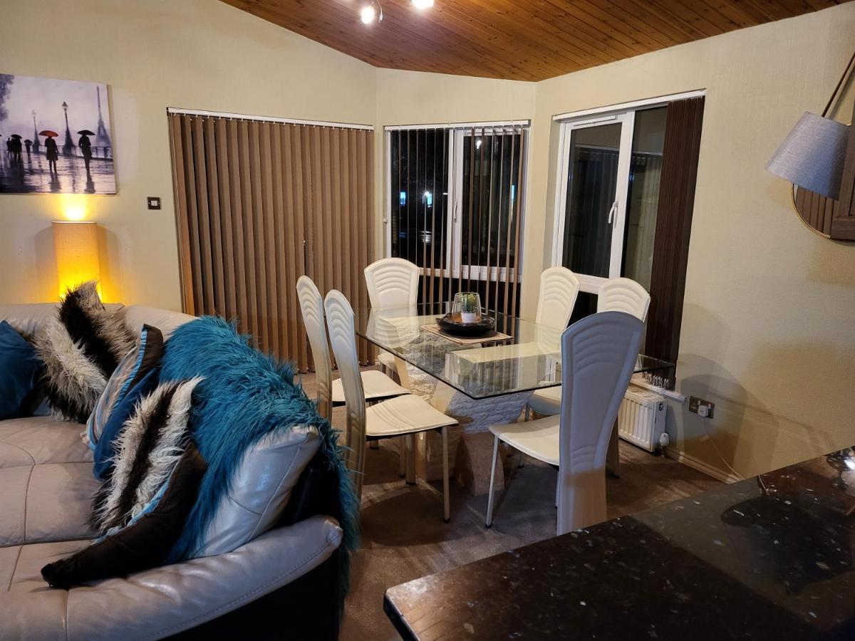 Cheerful 3 Bedroom Lodge At White Cross Bay Windermere Exterior photo