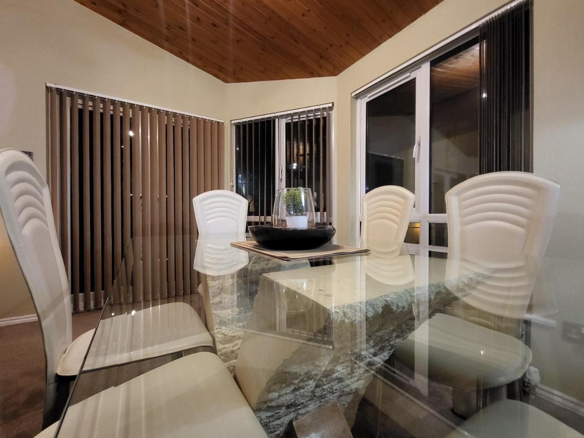 Cheerful 3 Bedroom Lodge At White Cross Bay Windermere Exterior photo